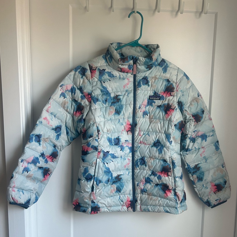 Patagonia Girls Watercolor Floral Down Jacket in VGUC, size XL (14), no flaws